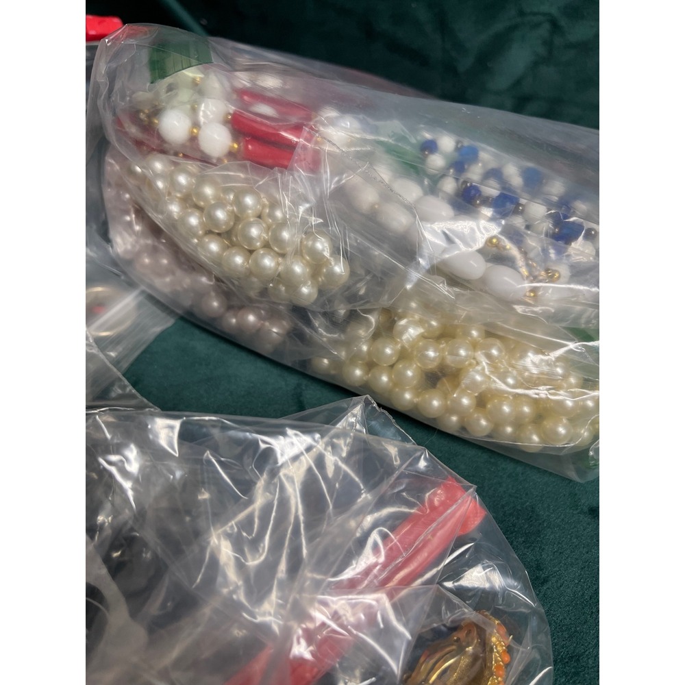 Vintage Mixed Estate Jewelry Lot 6.7lbs Necklaces Earrings Pins Bracelets Bulk - Picture 5 of 8